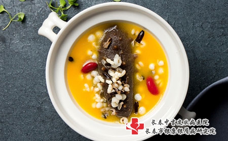 儿童后背上长满银屑红斑要咋办? 儿童后背上长满银屑红斑要咋办?