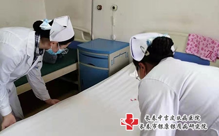 大家为什么都说牛皮癣会传染呢?牛皮癣真的具有传染性吗?