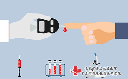 摄图网_400074693_医生为患者检查血糖（企业商用）共病