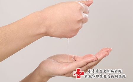 摄图网_500551814_面膜里挤出水（企业商用）