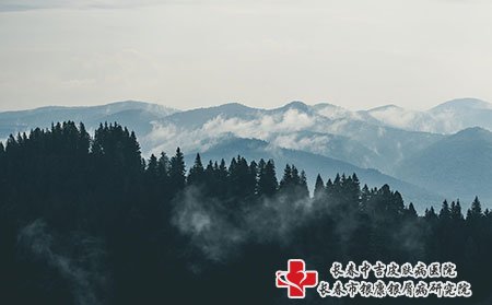 关节僵硬?肿胀?警惕是牛皮癣关节炎!