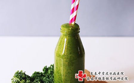脸上牛皮癣的症状是什么样的